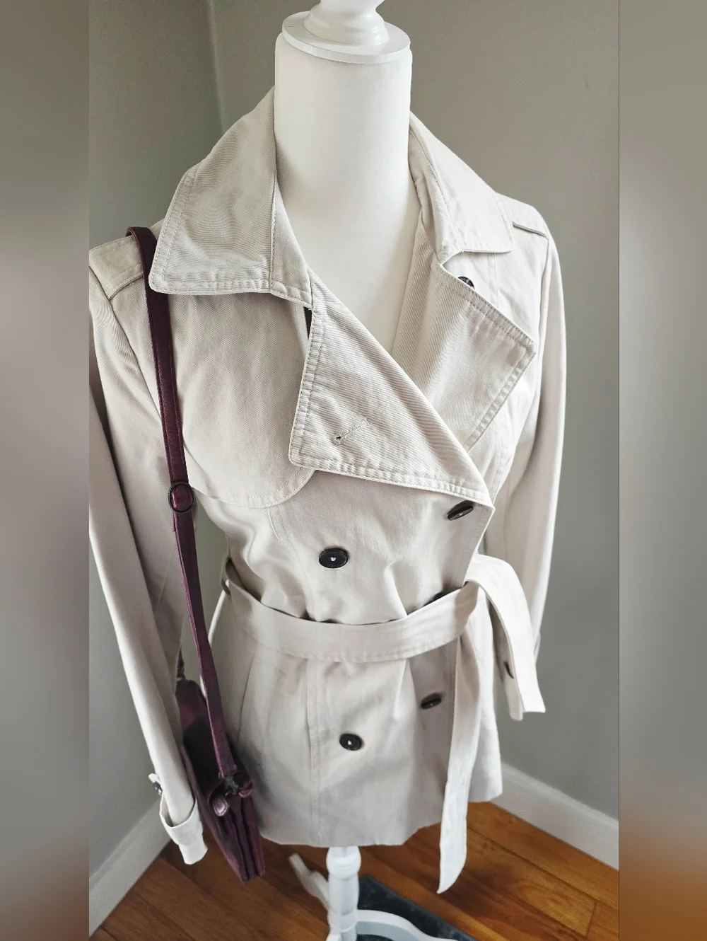 Classic Women's Beige Double-Breasted Trench Coat with Belt - Size Sm - Picture 2 of 4